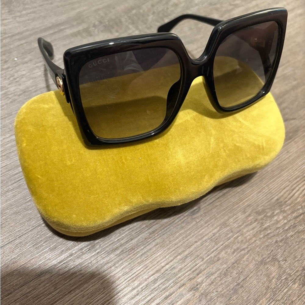 Gucci black sunglasses